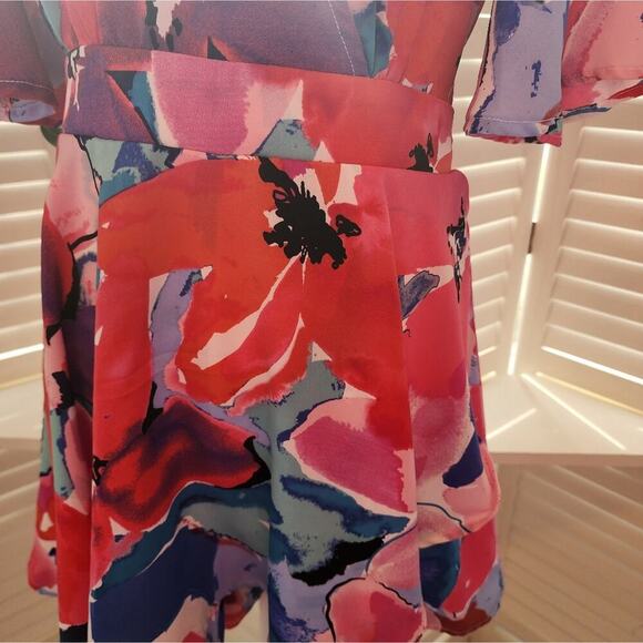 92 Umgee Floral Print Short Bell Sleeve V-Neck Romper with a Waist Tie - Picture 4 of 6